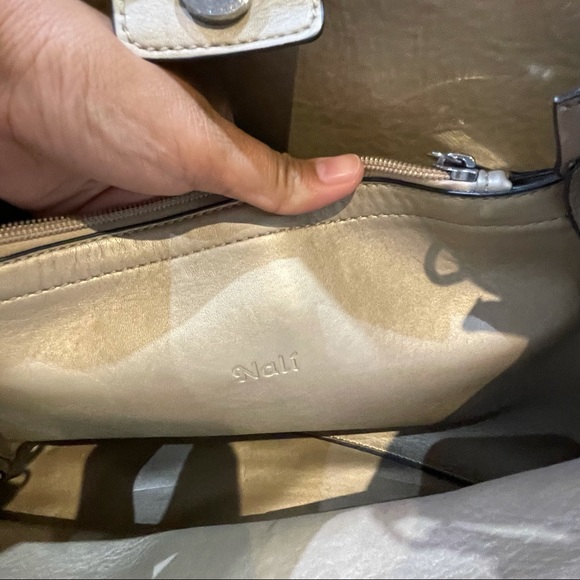 Nali Shoulder Bag Tote w Silver Zipper & Hardware - Picture 6 of 6